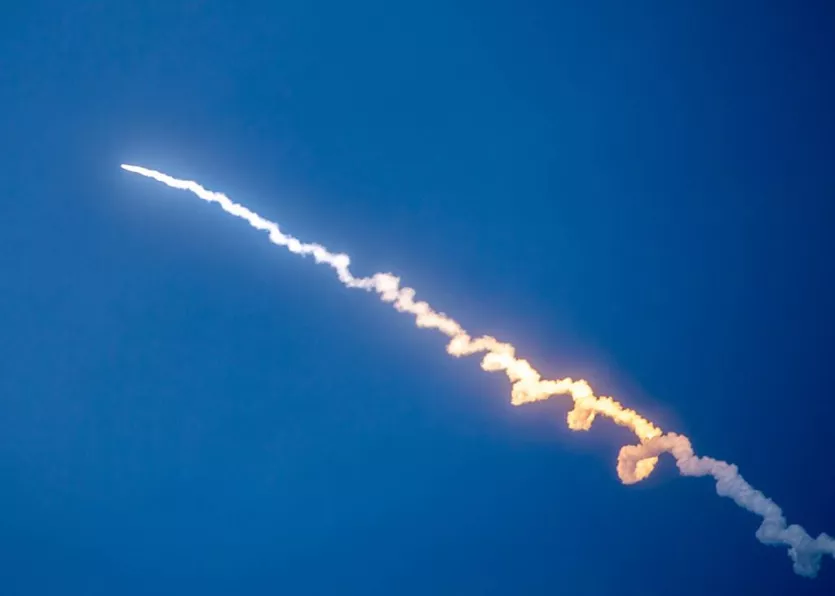 2023년 12월 11일, 업그레이드 지상 기반 요격미사일이 캘리포니아주 반덴버그 우주군 기지에서 GMD시험을 위해 발사되고 있다.